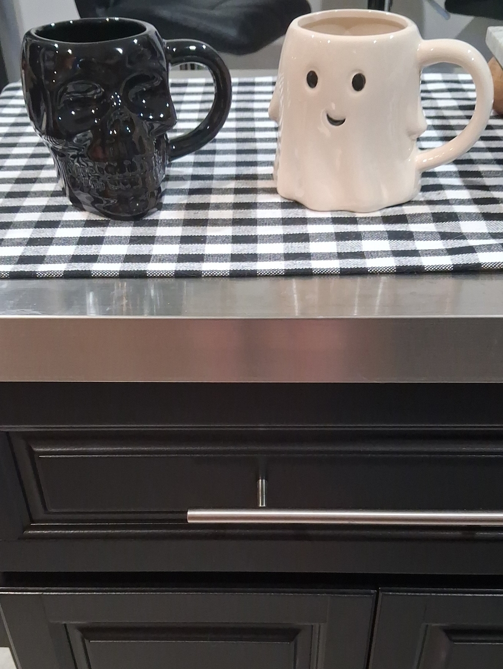 💀👻 Ceramic Ghost and Skull Mug Set - White & Black